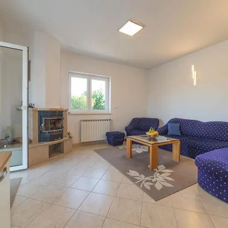 ヴィラ Idyllic Getaway With Pool - Five Bedroom With Pool Lovreć