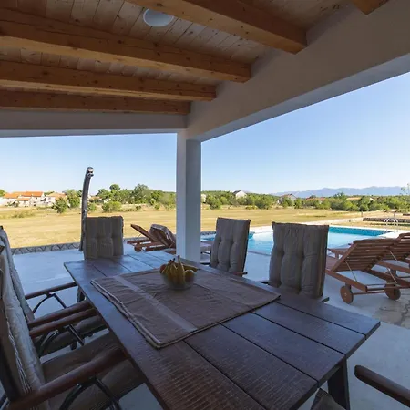 Idyllic Getaway With Pool - Five Bedroom With Pool Lovreć